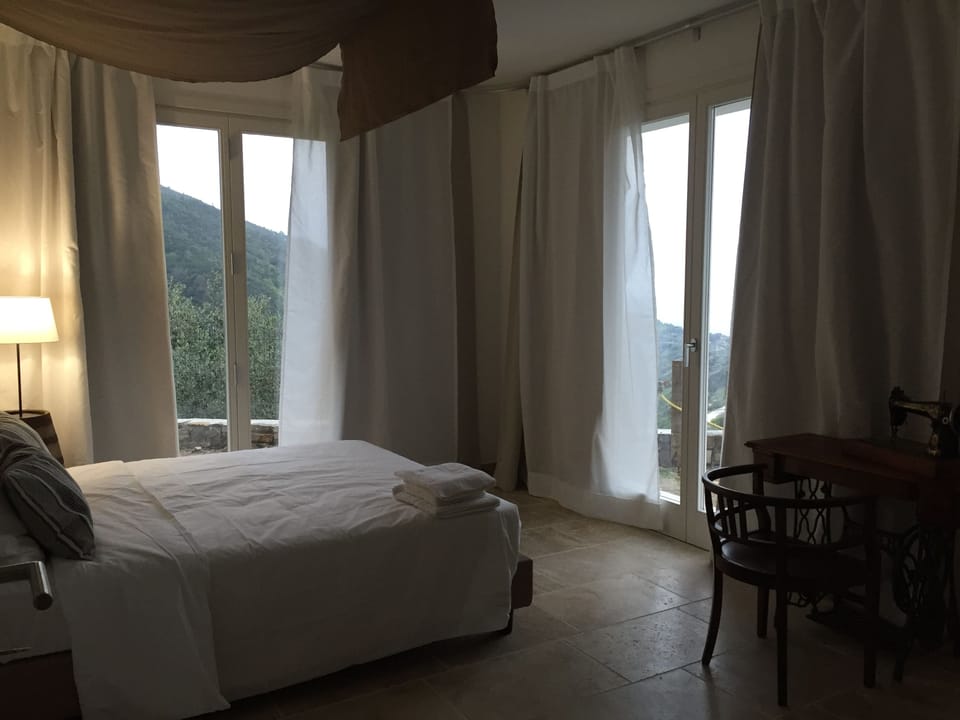 Suite (Panoramica) | 1 bedroom, premium bedding, down comforters, individually decorated