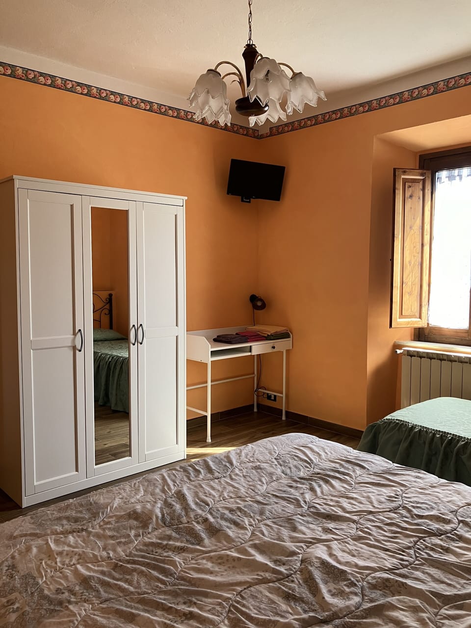 Triple Room, Shared Bathroom | Egyptian cotton sheets, premium bedding, blackout drapes, free WiFi