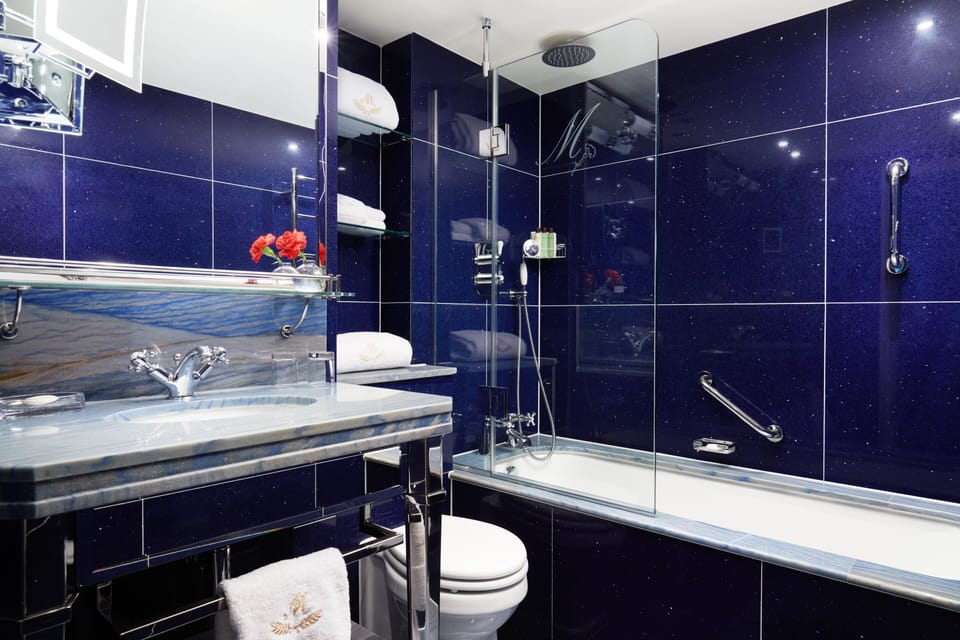 Suite (The Bedford) | Bathroom | Combined shower/tub, designer toiletries, hair dryer, bathrobes