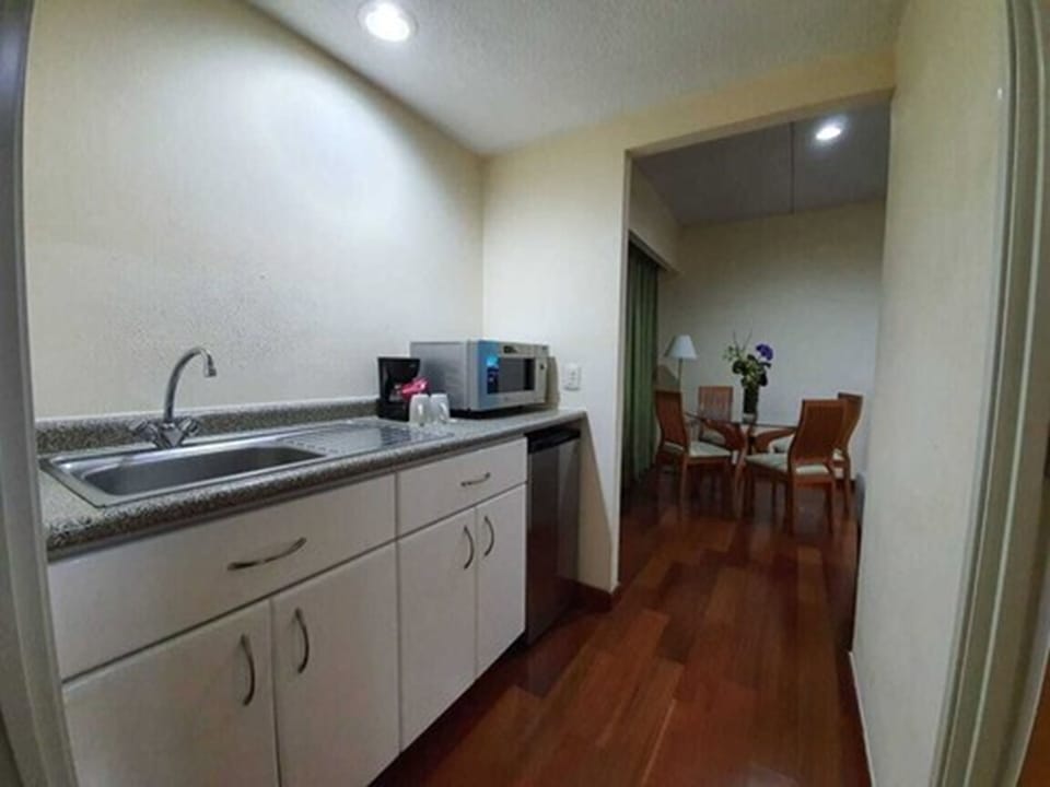 Executive Suite | Living area | TV