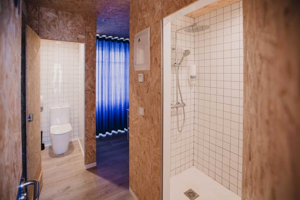 Shower, towels, soap, shampoo