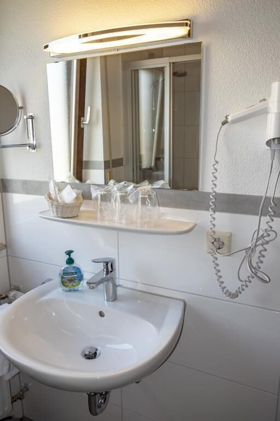 Bathroom sink