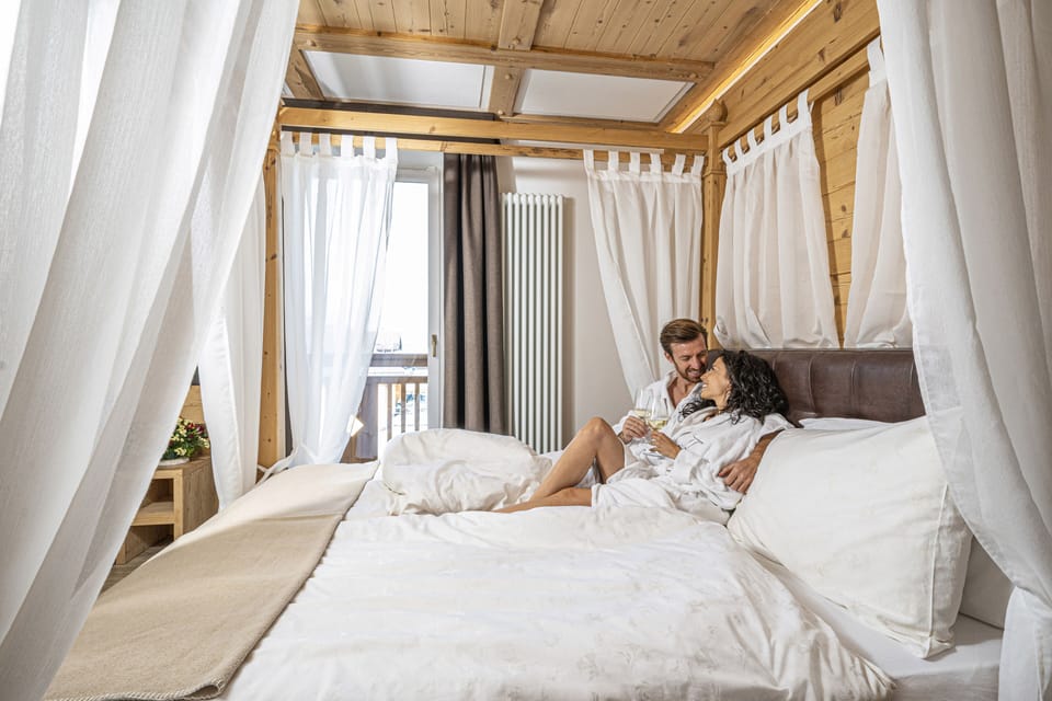 Panoramic Suite | In-room safe, individually decorated, individually furnished, desk