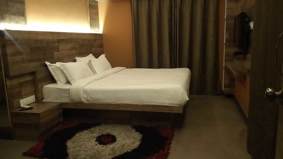 Villa, 5 Bedrooms | In-room safe, individually decorated, individually furnished, desk