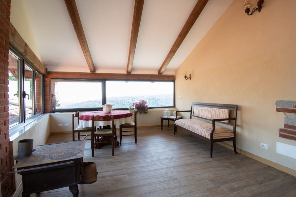 Suite (Lavanda) | Premium bedding, down comforters, pillowtop beds, desk
