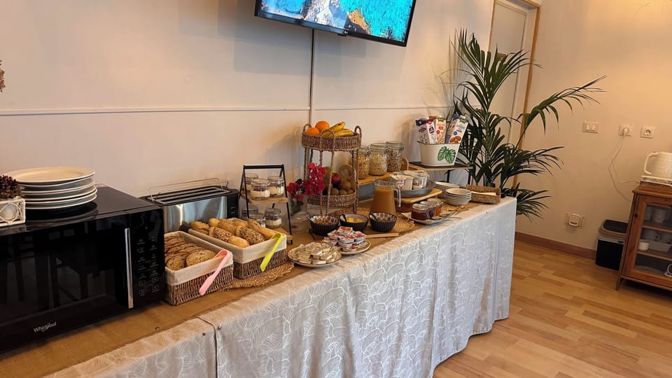 Free daily full breakfast