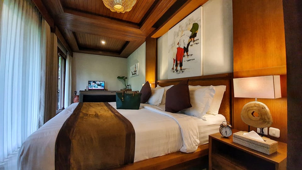 Honeymoon Room | Premium bedding, down comforters, pillowtop beds, minibar