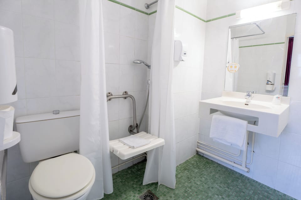 Standard Room, 1 Twin Bed | Bathroom | Shower, eco-friendly toiletries, towels