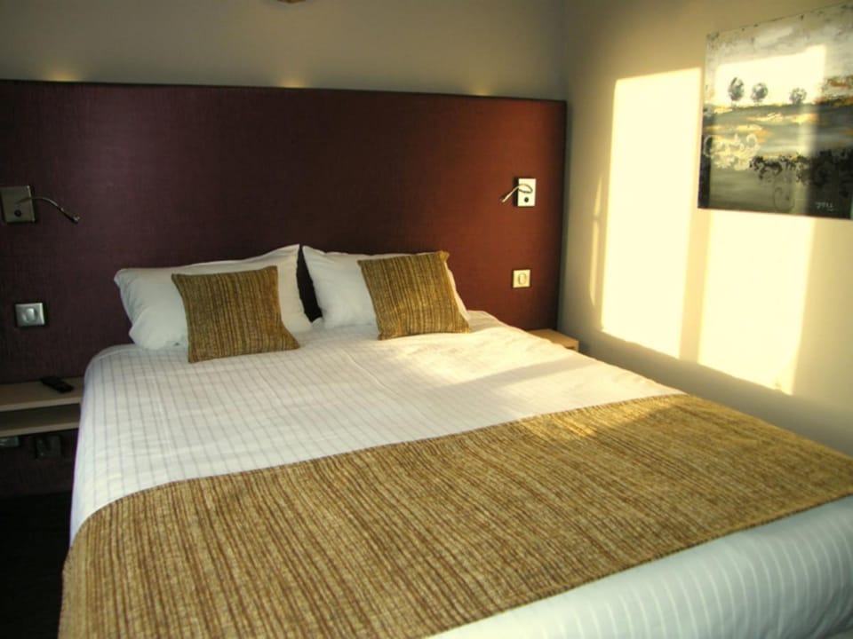 Individually decorated, individually furnished, soundproofing, free WiFi