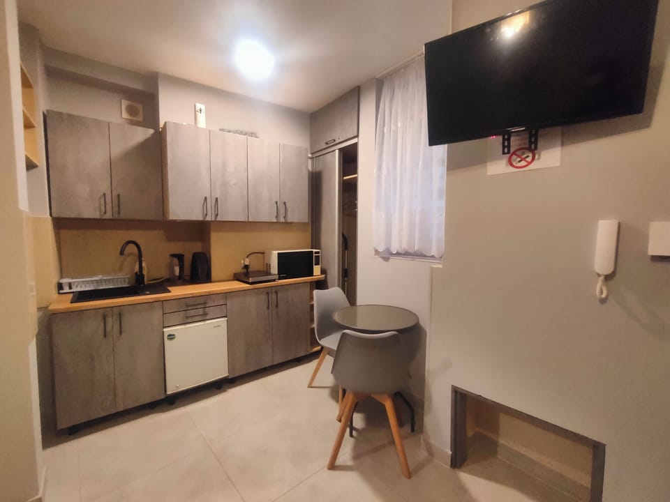 Design Studio | Iron/ironing board, WiFi (free), bed sheets