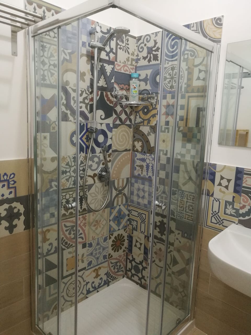 Twin Room | Bathroom | Shower, bidet, towels