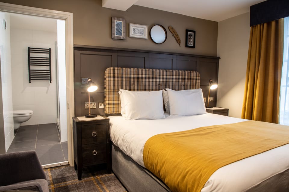 Deluxe Super King Room | Bathroom | Towels