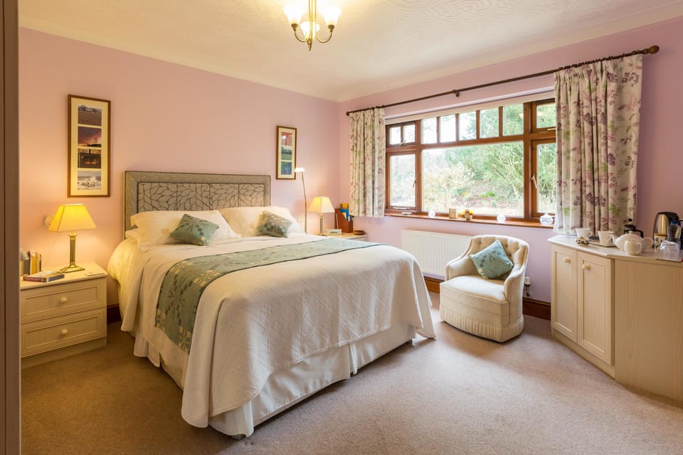 Pengelli Room | In-room safe, individually decorated, individually furnished, desk