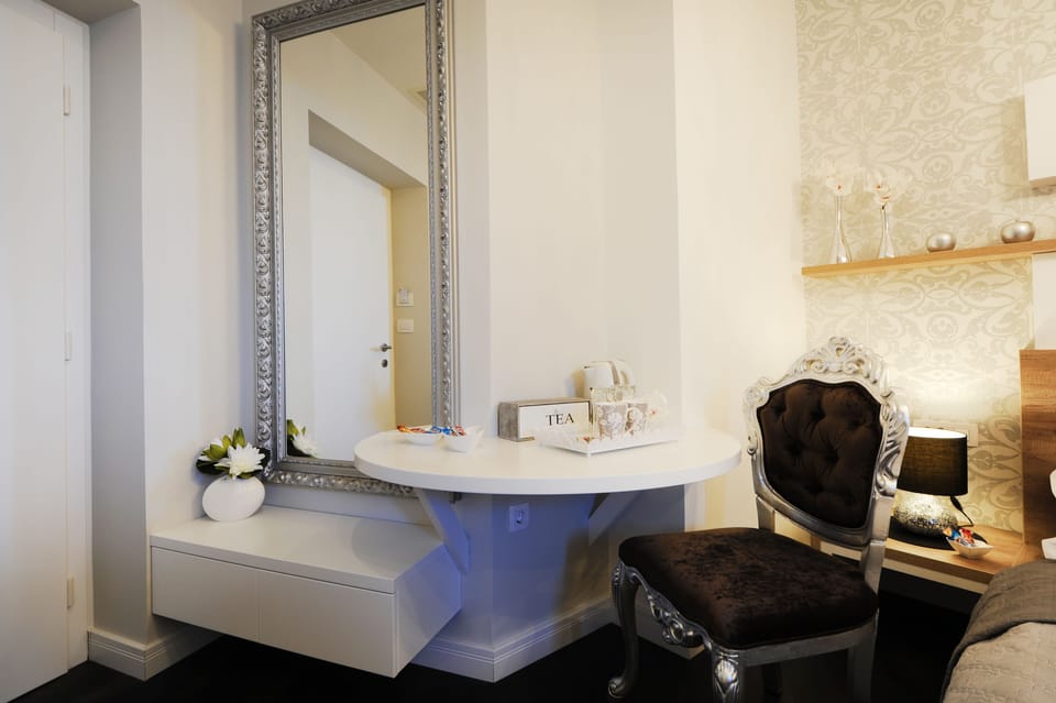Deluxe Double Room | Living area | Flat-screen TV