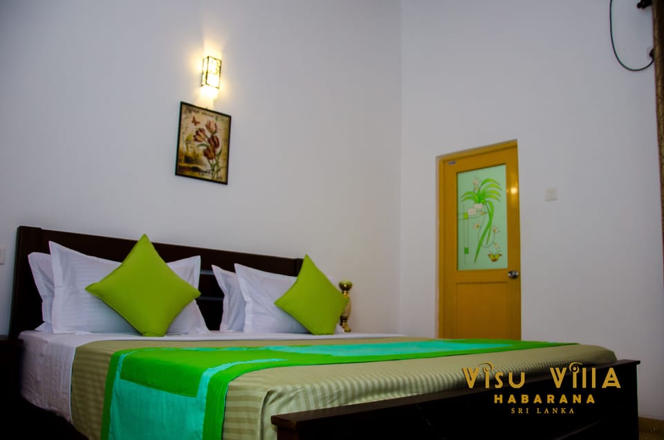 Standard Double Room, 1 King Bed | In-room safe, desk, blackout drapes, soundproofing