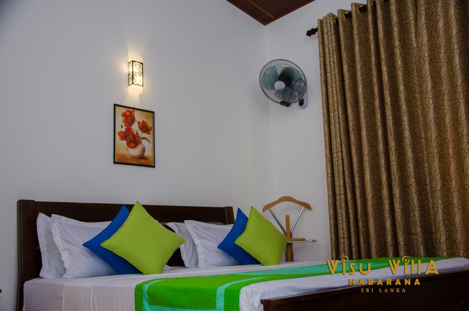 Standard Double Room, 1 King Bed | In-room safe, desk, blackout drapes, soundproofing