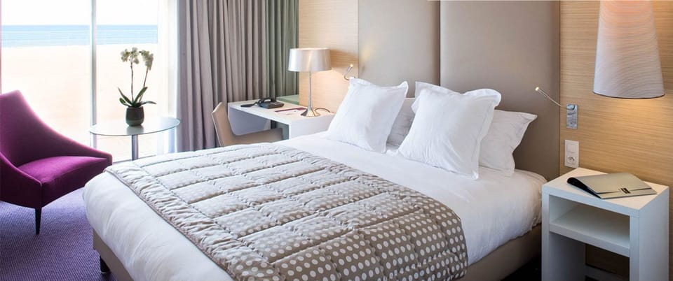 Deluxe Double or Twin Room, Sea View | Premium bedding, minibar, in-room safe, desk