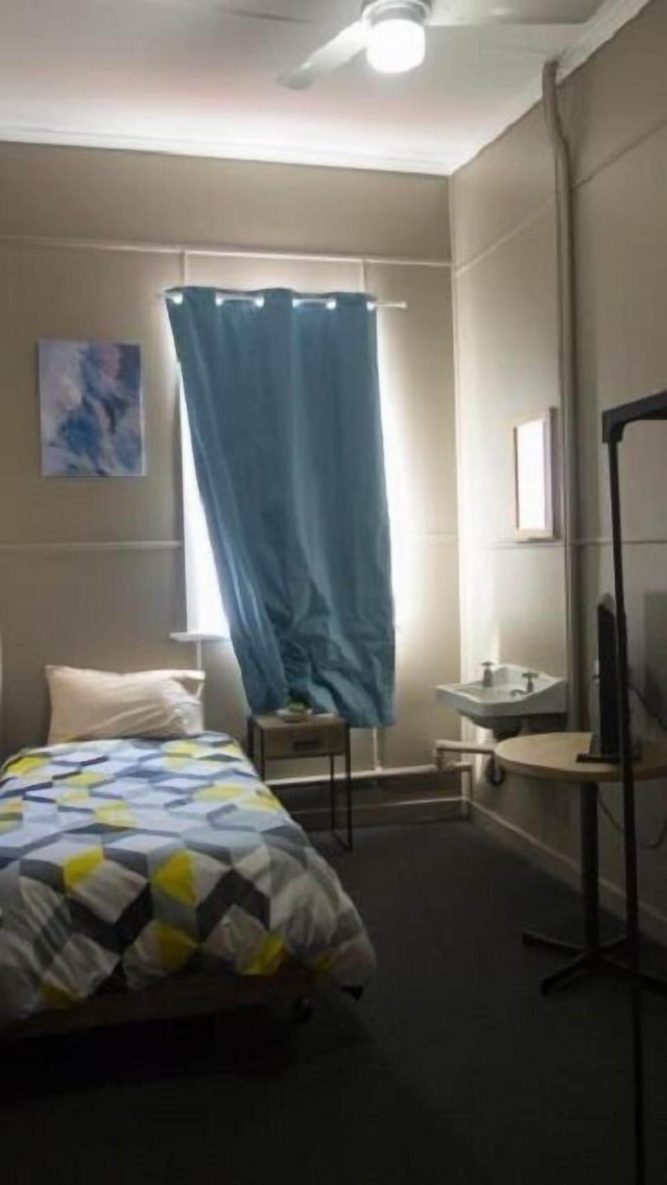 Basic Single Room | WiFi (free), bed sheets