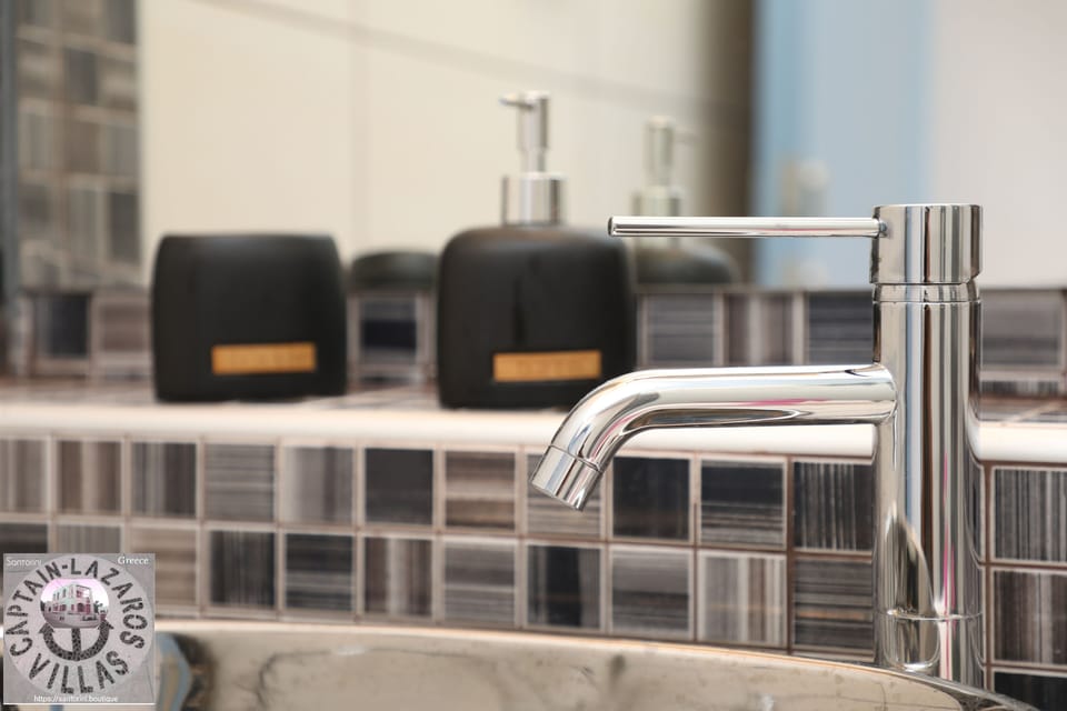 Deluxe Villa, 1 Bedroom, Sea View, Beachside | Bathroom sink