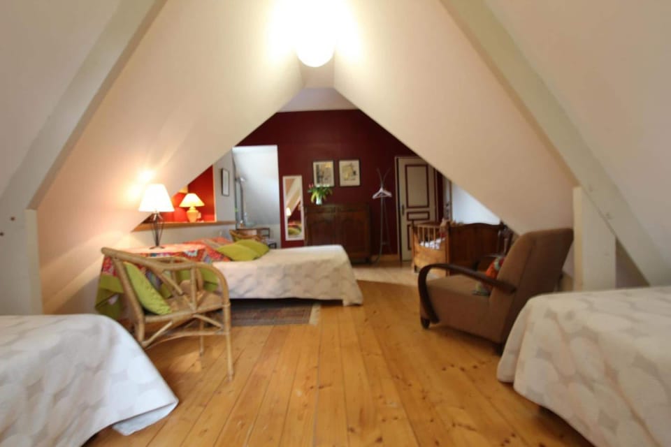 Quadruple Room (Camélia) | Desk, iron/ironing board, travel crib, rollaway beds (surcharge)