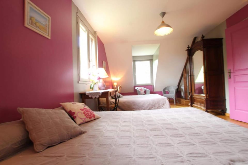 Quadruple Room (Bougainvilliers) | Individually decorated, individually furnished, desk, iron/ironing board