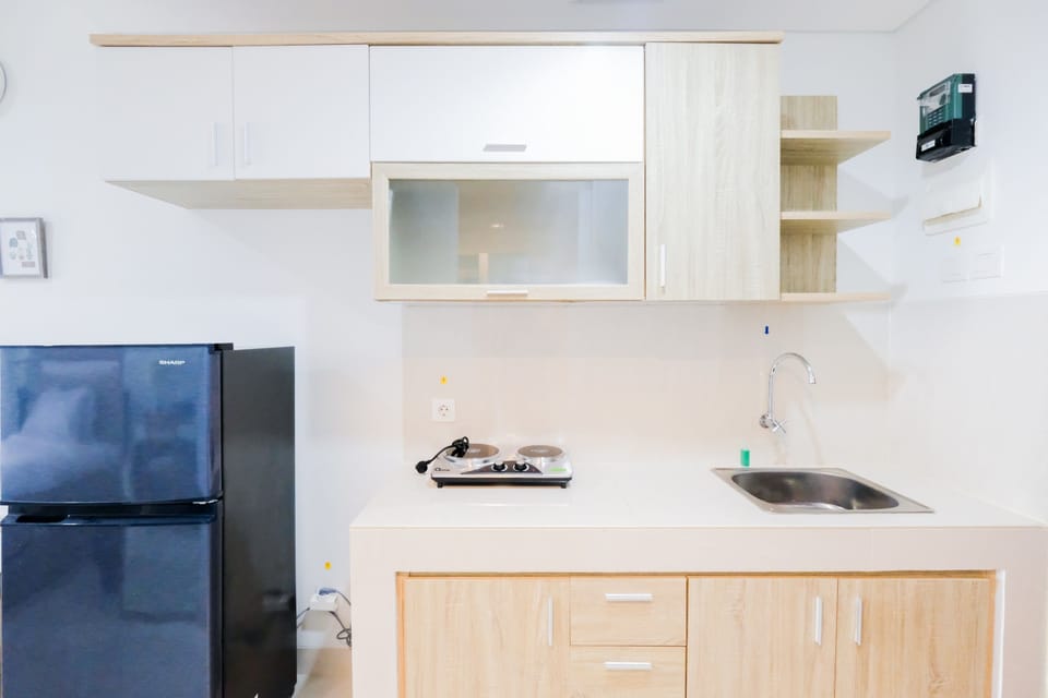 Room | Private kitchenette | Fridge, stovetop, cookware/dishes/utensils