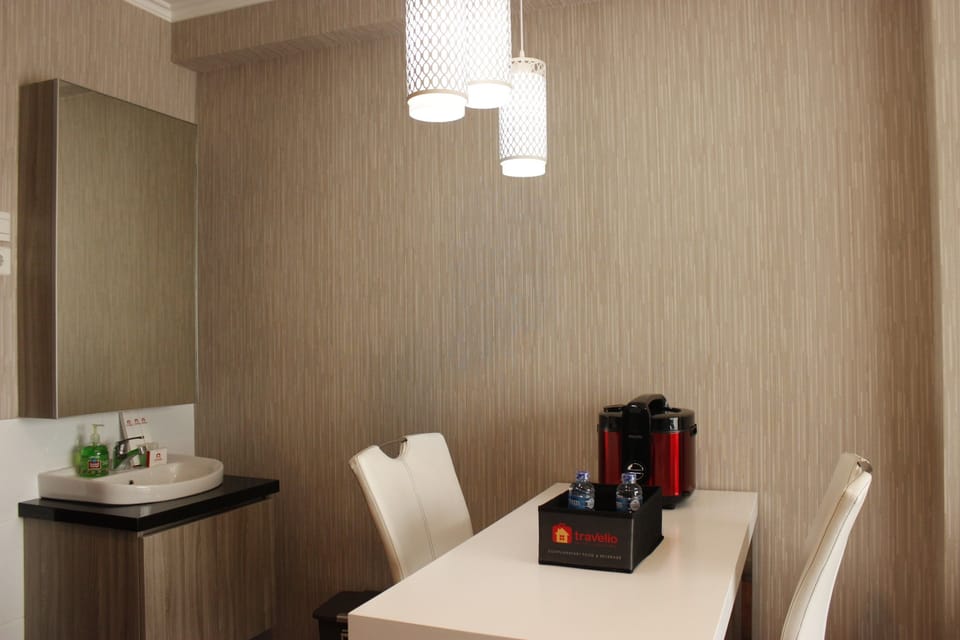 Room | In-room dining