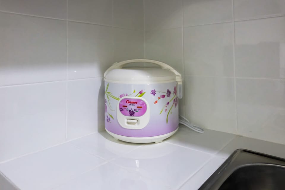 Fridge, microwave, stovetop, electric kettle
