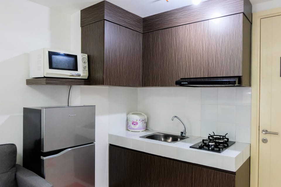 Room | Private kitchenette | Fridge, microwave, stovetop, electric kettle