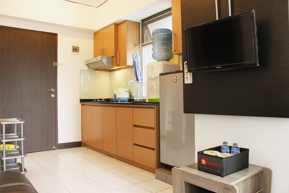 Room | Private kitchen | Fridge, stovetop, electric kettle, cookware/dishes/utensils