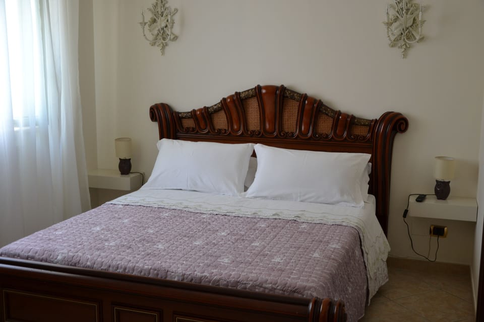 Basic Double Room | Desk, iron/ironing board, free WiFi, bed sheets
