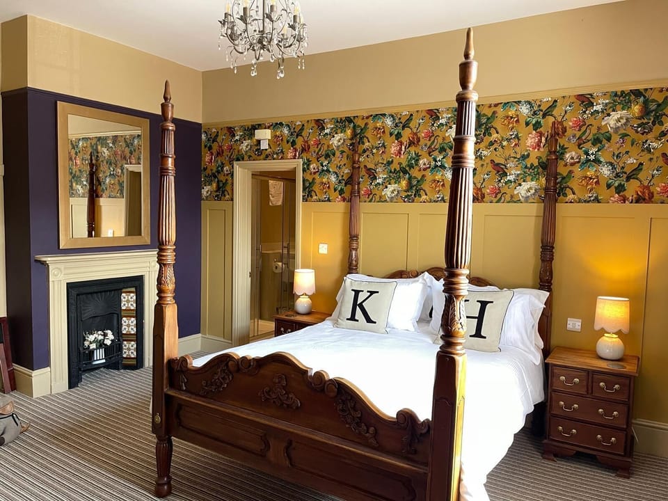 Superior Double Room, Ensuite | Iron/ironing board, free WiFi, bed sheets