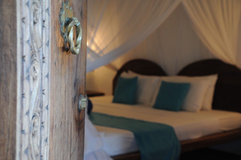 Standard Double Room | Minibar, in-room safe, bed sheets