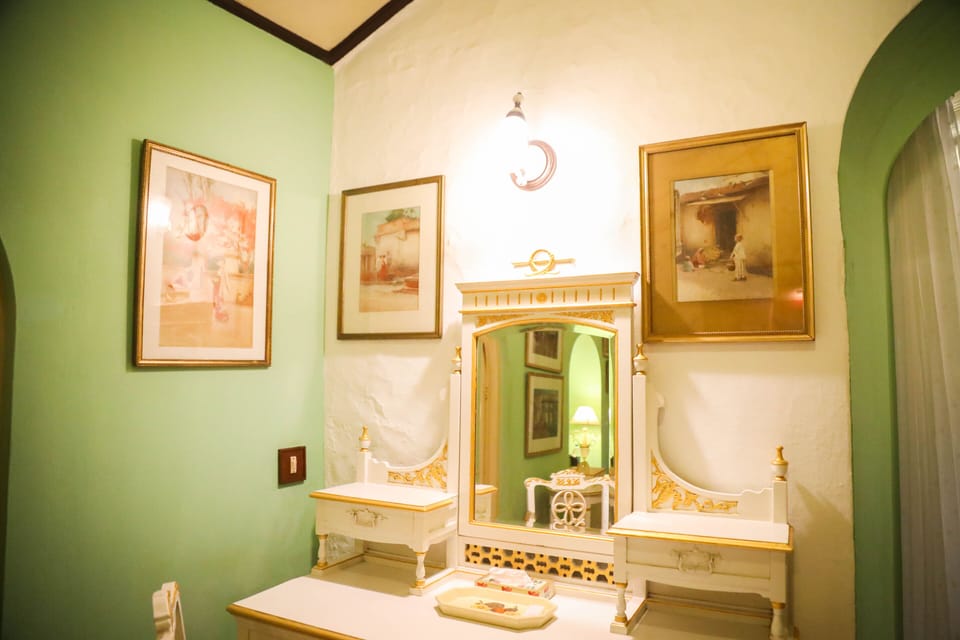 Cottage | In-room safe, desk, blackout drapes, iron/ironing board