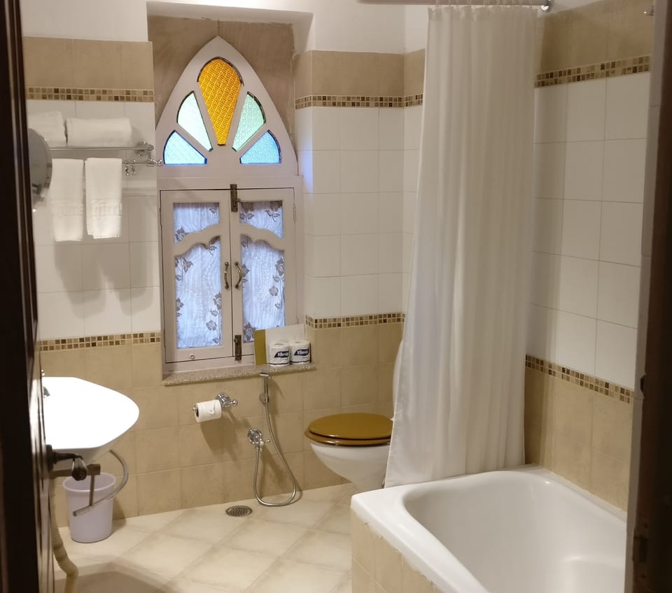 Standard Room | Bathroom | Shower, free toiletries, hair dryer, towels