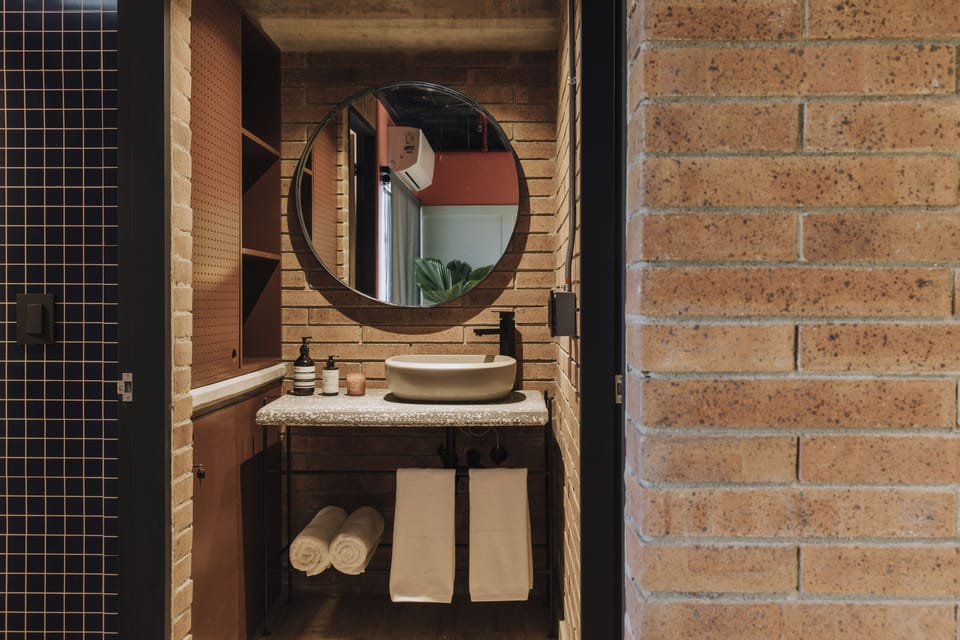 Standard Shared Dormitory, Mixed Dorm | Bathroom | Shower, designer toiletries, hair dryer, towels
