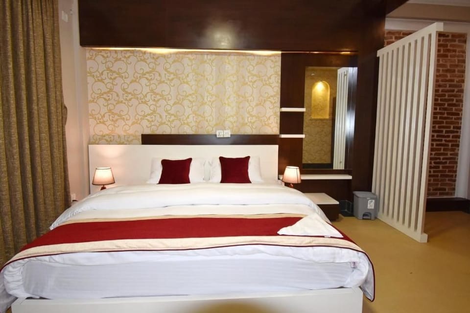 Apartment, 2 Bedrooms | Individually decorated, individually furnished, desk, laptop workspace