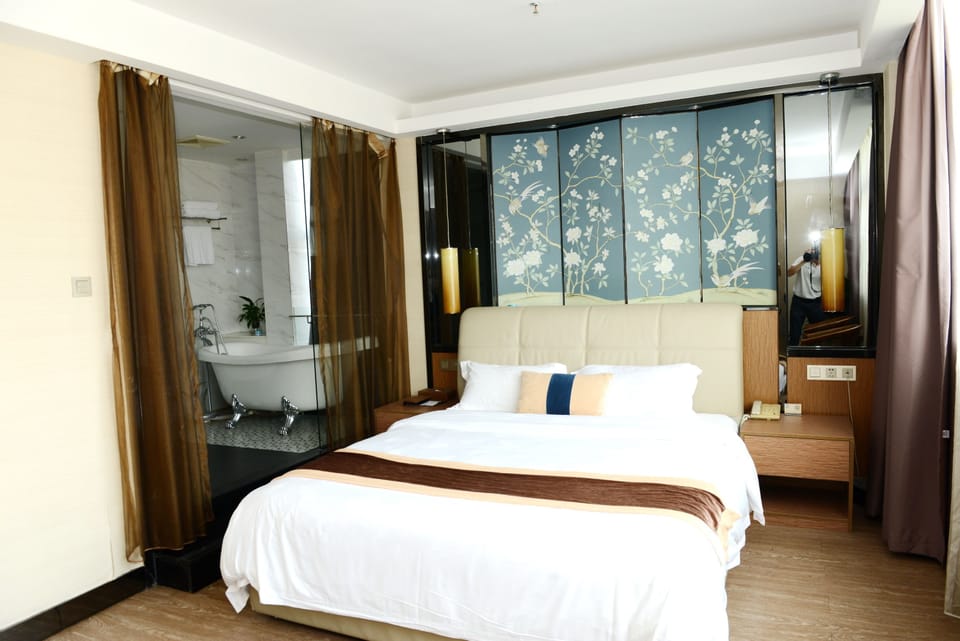 Executive Double Room | Free WiFi, bed sheets