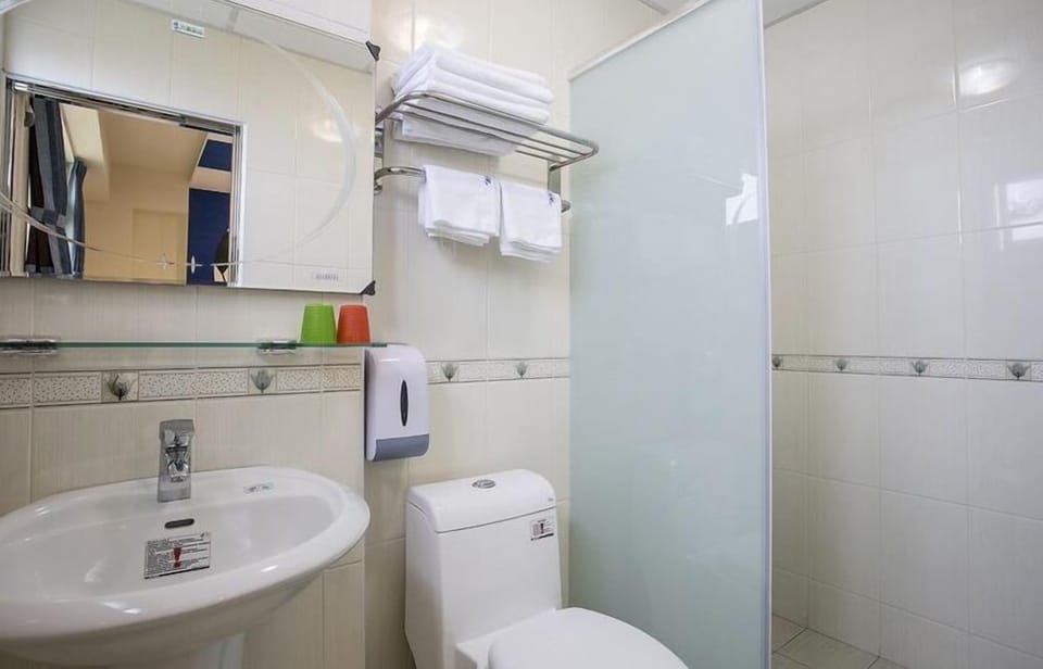 Economy Quadruple Room | Bathroom | Shower, free toiletries, hair dryer, slippers