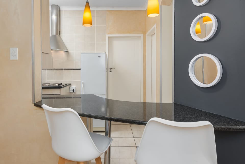 Comfort Apartment, 2 Bedrooms | In-room dining