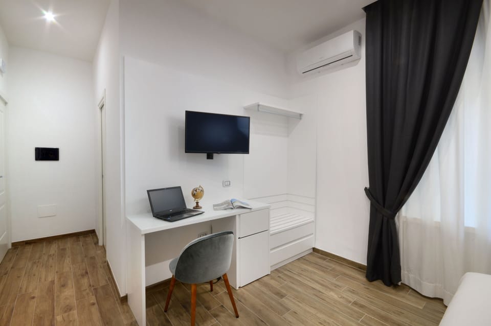 Premium Double Room, Ensuite | Down comforters, pillowtop beds, minibar, in-room safe