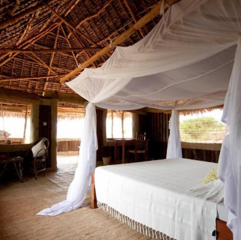 Deluxe Bungalow, Beach View, Beachfront | In-room safe, desk, soundproofing, free WiFi