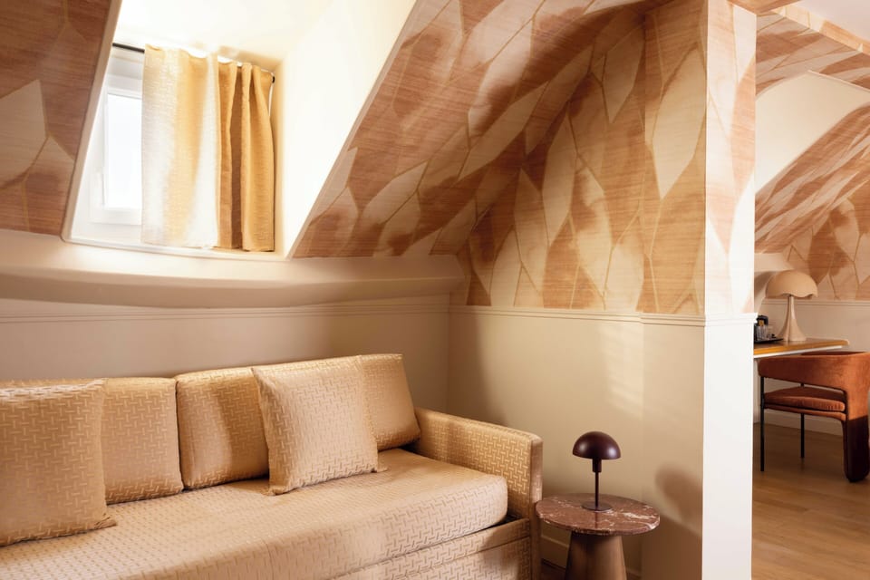 Junior Suite | Minibar, in-room safe, individually decorated, individually furnished