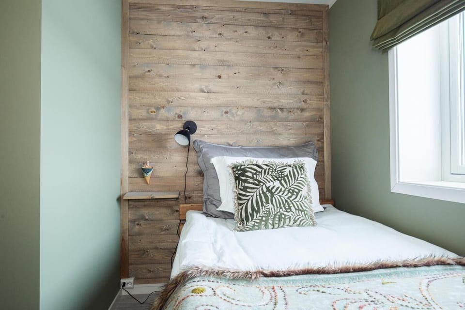 Classic Single Room, 1 Large Twin Bed, Non Smoking, Ensuite | WiFi (free), bed sheets