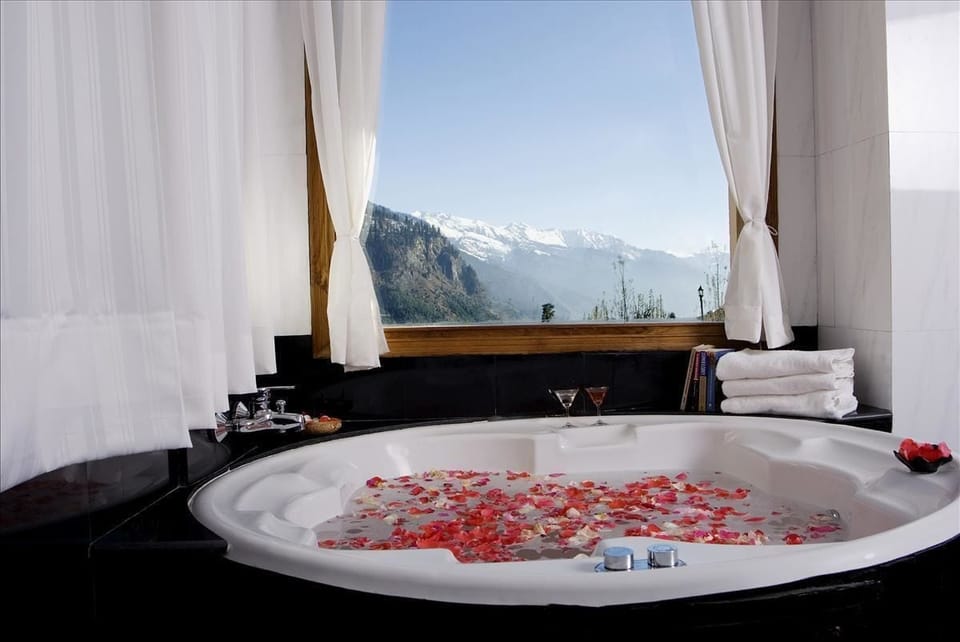 Indoor spa tub