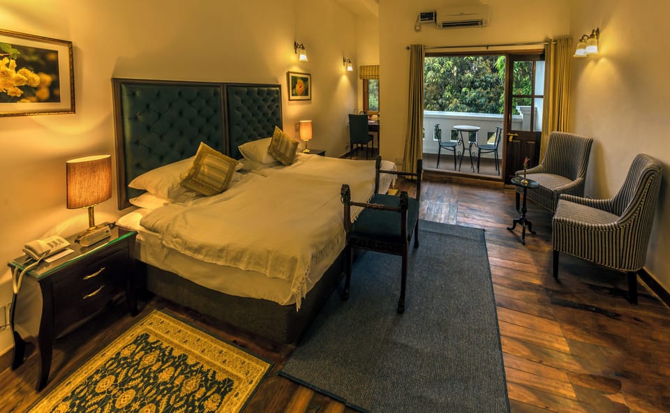 Deluxe Room | In-room safe, desk, blackout drapes, soundproofing