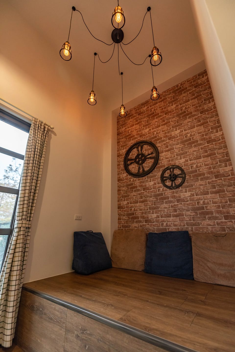 Room | Blackout drapes, soundproofing, free WiFi, bed sheets
