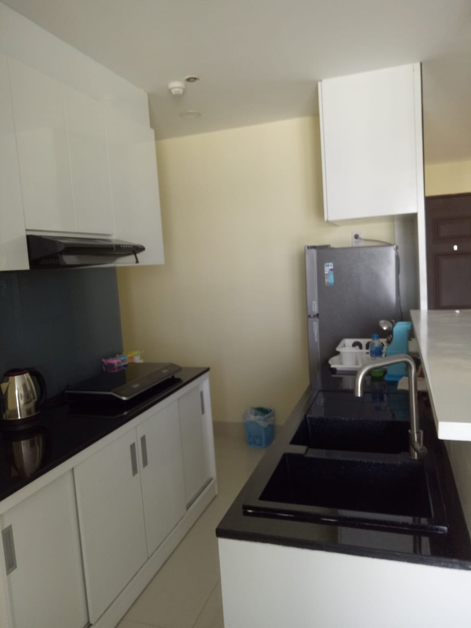 Coffee/tea maker, fridge, microwave (on request), stovetop