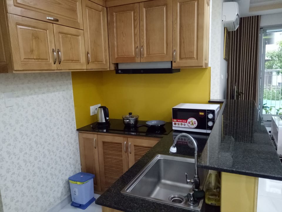 Coffee/tea maker, fridge, microwave (on request), stovetop