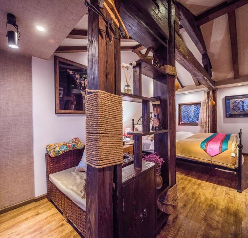 Luxury Double Room | Desk, blackout drapes, WiFi (free)